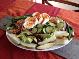 nicoise salad with asparagus and salmon